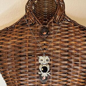 Articulated silver toned owl pendant necklace with faceted eye and belly